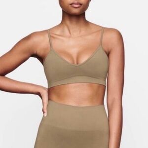 Skims soft smoothing seamless army green bralettes XS NWT *RARE* OOS